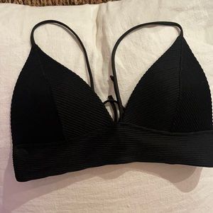 3/$30 Ribbed bikini top 🖤